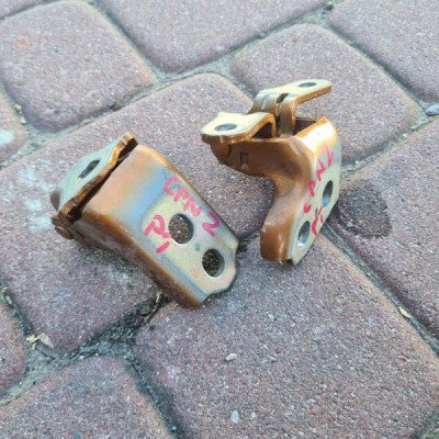 Zawias zawiasy tył prawe Renault Captur II 2