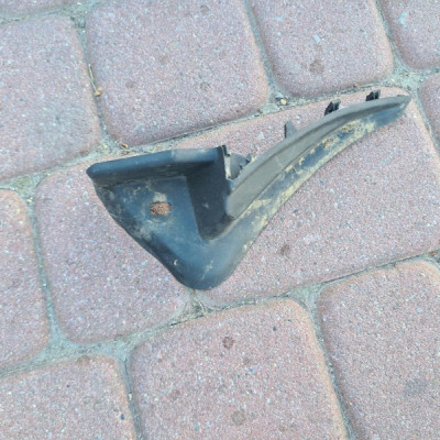 Naroznik podszybia P Renault Captur II 668627223R