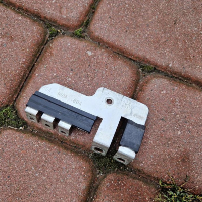 Bezpieczniki listwa Opel Astra K V 06980061 400A