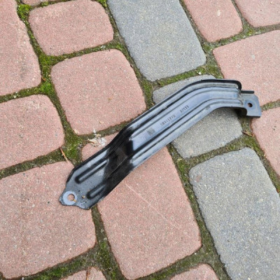 Uchwyt akumulatora Opel Insignia B 84213683