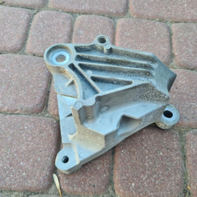 Łapa poduszka skrzyni Opel Insignia B 84093828