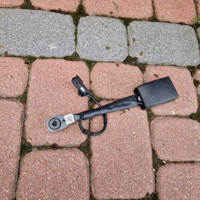 Zapinka pasa przód fotela Opel Mokka 95104556