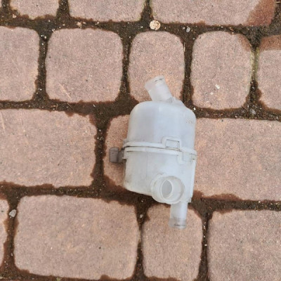 Zbiorniczek wody 2.0D Opel Insignia B 13436093