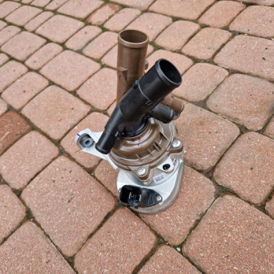 Pompa wody obieg L3T 1.3T Opel Astra K V 12712268