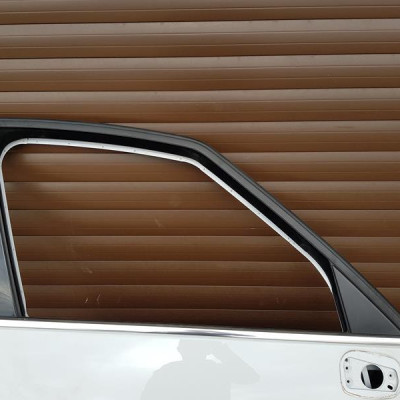 Uszczelka chrom zgarniacz drzwi Opel Zafira C