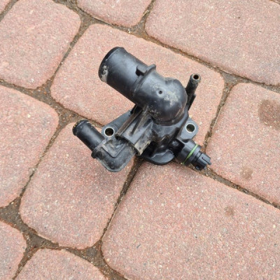 Termostat obudowa 1.3CDTI Opel Astra J IV 55206391