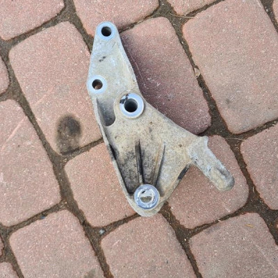 Łapa wspornik 1.3CDTI Opel Astra J IV 13324497