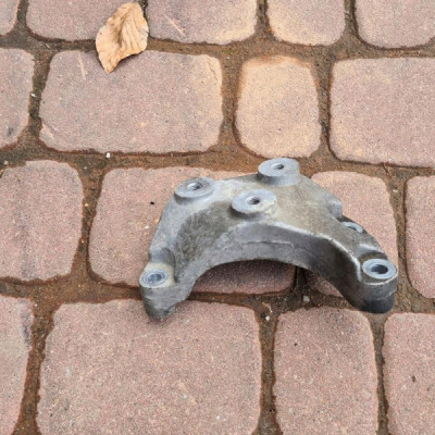 Łapa wspornik 1.3CDTI Opel Astra J IV 13324498
