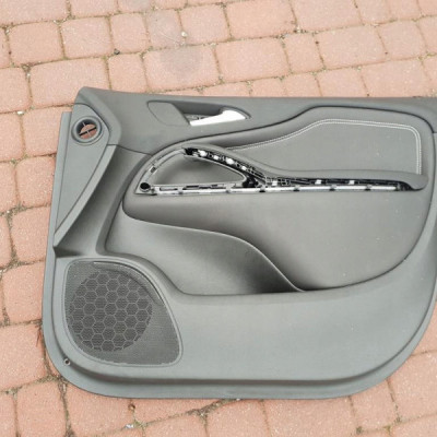 Boczek drzwi przód przedni Opel Zafira C 800