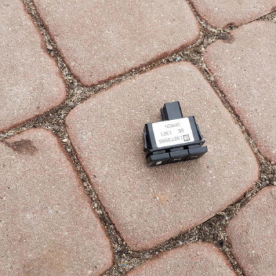 Przełącznik regulacja fotela Insignia 13273505