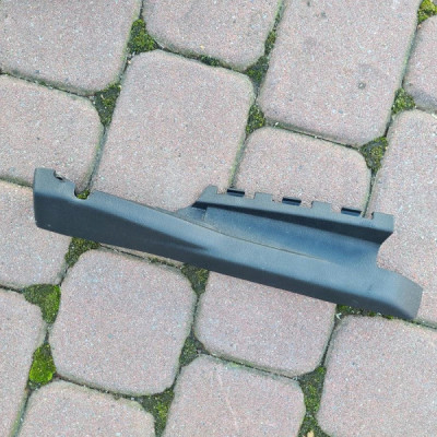 Osłona obudowa fotela prawa Opel Meriva B 13323603