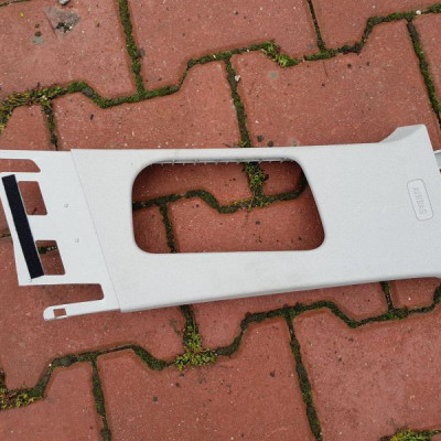 Osłona słupka przód prawy Opel Astra J IV 13260908