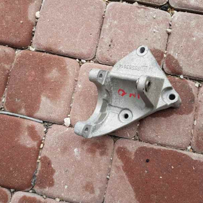 Uchwyt mocowanie pompy Opel Insignia 2.8T 55563614