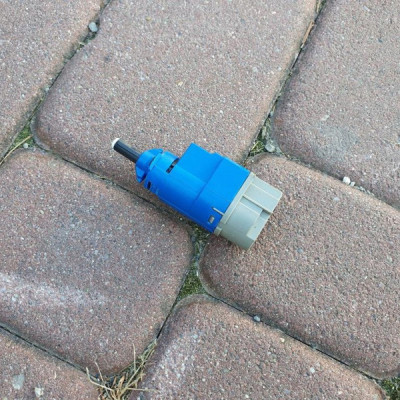 Czujnik sprzęgła pedału Vivaro B Trafic III 253255192R