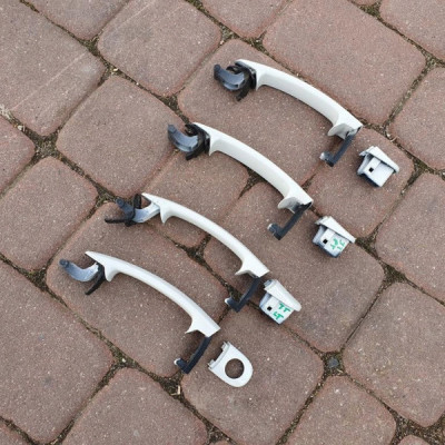 Klamka drzwi zewnętrznych LC9A VW Jetta 5C6