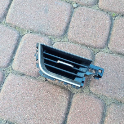 Kratka nawiewu Renault Captur II 2 687508890R