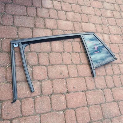 Uszczelka zgarniacz szyba tył kombi Astra K 2020r