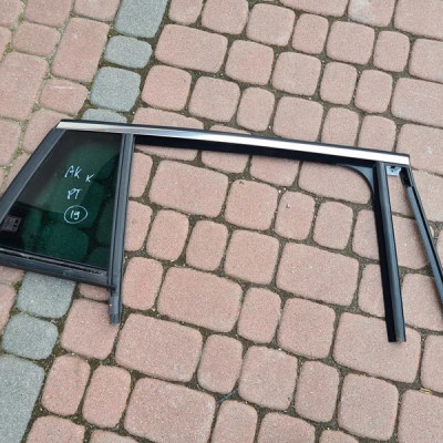 Uszczelka zgarniacz szyba tył kombi Astra K 2019r