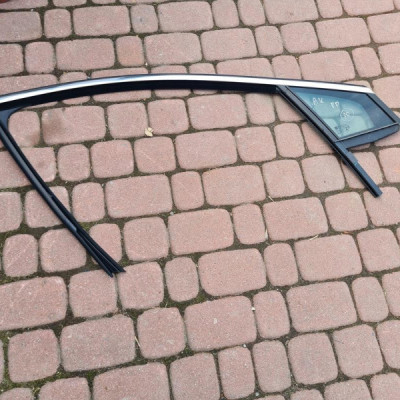 Uszczelka zgarniacz szyba przód Astra K 2020r