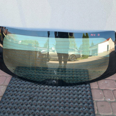 Szyba tył tylna w klape kombi jasna Astra K 2021r