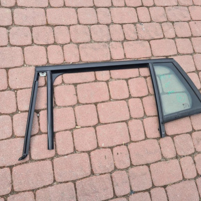 Uszczelka zgarniacz szyba tył kombi Astra K 2021r