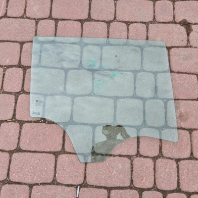 Szyba drzwi prawy tył kombi Astra K 2021r