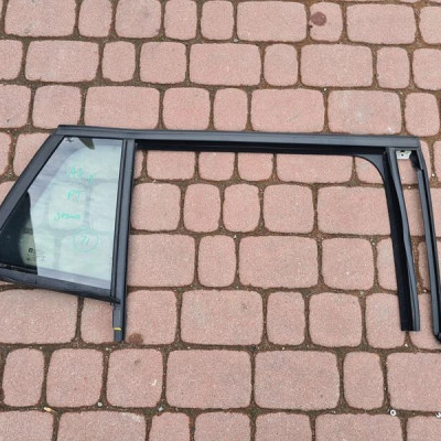 Uszczelka zgarniacz szyba tył kombi Astra K 2021r