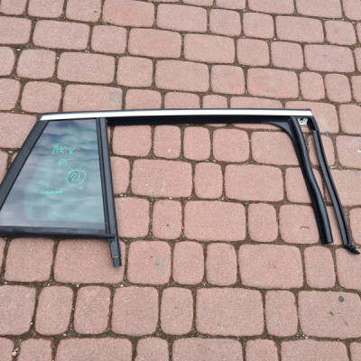 Uszczelka zgarniacz szyba tył kombi Astra K 2021r