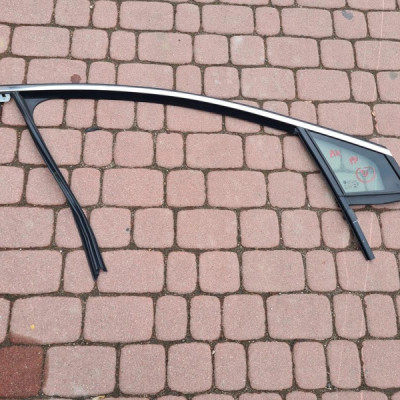 Uszczelka zgarniacz szyba przód Astra K 2021r