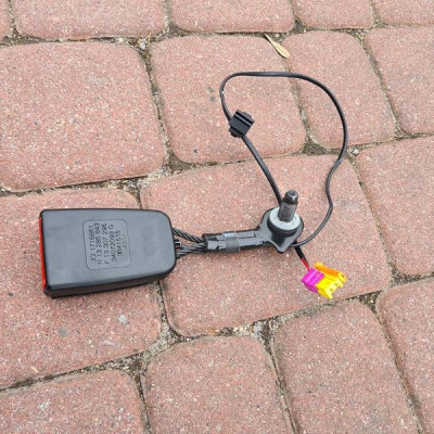 Zapinka pasa tył tylna Opel Meriva B 13285843