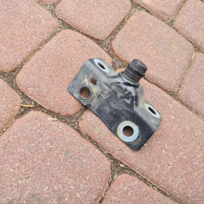 Wspornik uchwyt lewy EU Opel Meriva B 13273494