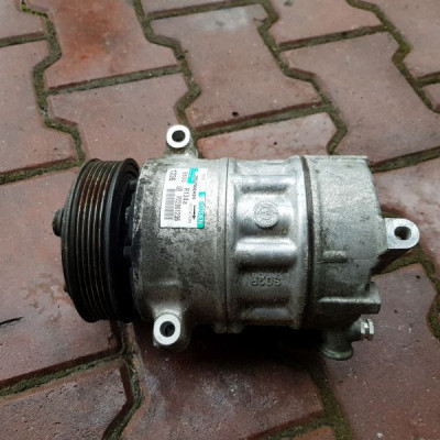 Sprężarka klimatyzacji Opel Astra J 22861236