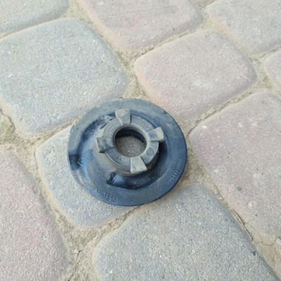 Guma poduszka sprężyny Renault Clio IV 8200218906