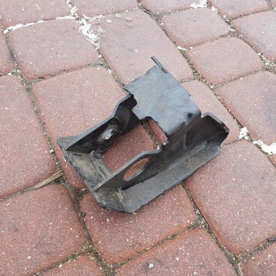 Uchwyt mocowanie tył tylne Vivaro B Trafic III