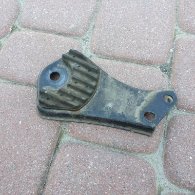 Uchwyt mocowanie tylne Mercedes W212 A2043520146