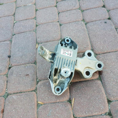 Poduszka łapa silnika E1 1.6T Opel Zafira C