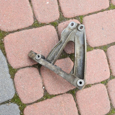 Łapa sprężarki klimatyzacji Opel Vetra C 55354827