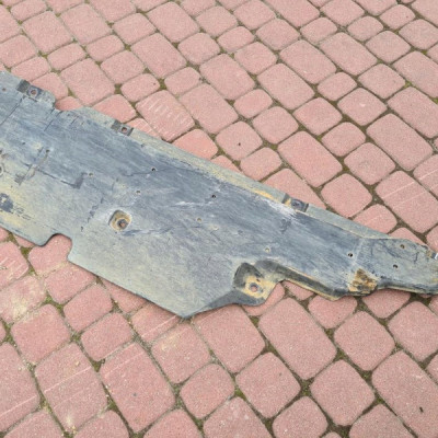 Osłona podwozia lewa Renault Clio IV 748157368R