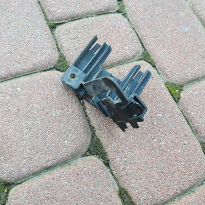 Uchwyt mocowanie przekaźnika Opel Insignia