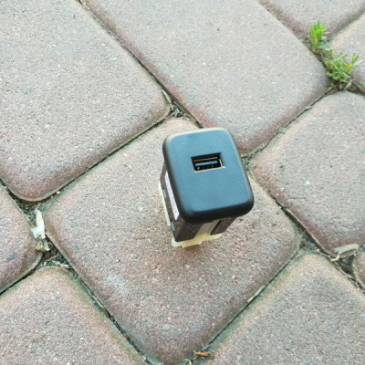 Gniazdo USB port gniazdka Opel Insignia B 13586807