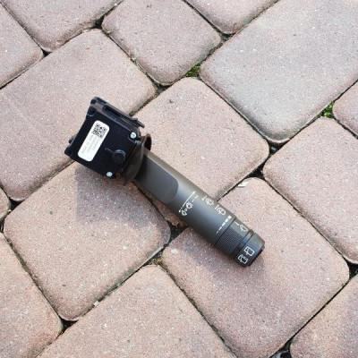 Przełacznik manetka brązowy Opel Insignia 13305523