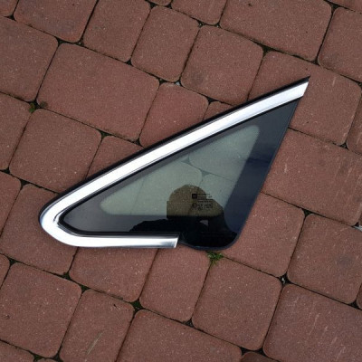 Szyba przednia trójkąt Opel Astra J 4 IV 2011r