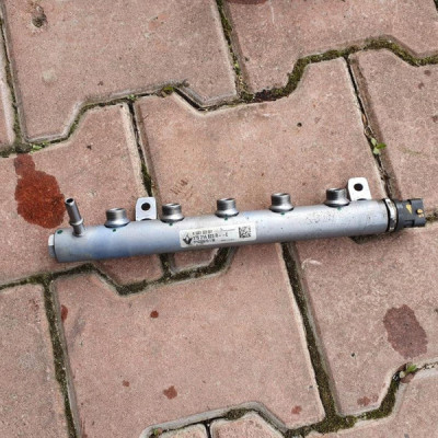 Listwa wtryskowa Vivaro Trafic III 175214823R