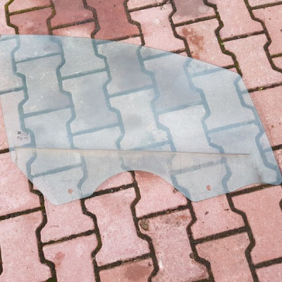 Szyba przód drzwi prawa Opel Astra J IV 4 2011r