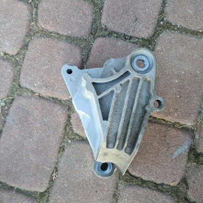 Łapa silnika skrzyni 2.0T Opel Insignia B 23508181