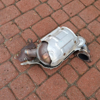 Katalizator 0.9 Renault Clio IV 4 8201562544