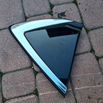 Zaślepka trójkąt błotnika Opel Insignia B 39107895