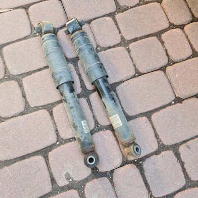 Komplet tylnych amortyzator Opel Meriva B 13350753