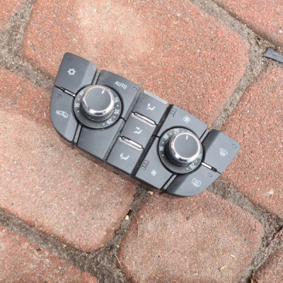 Panel klimatyzacji nawiewu Opel Meriva B 13435148