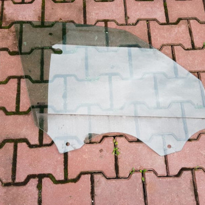 Szyba przód przednia boczna Opel Zafira C 2014r